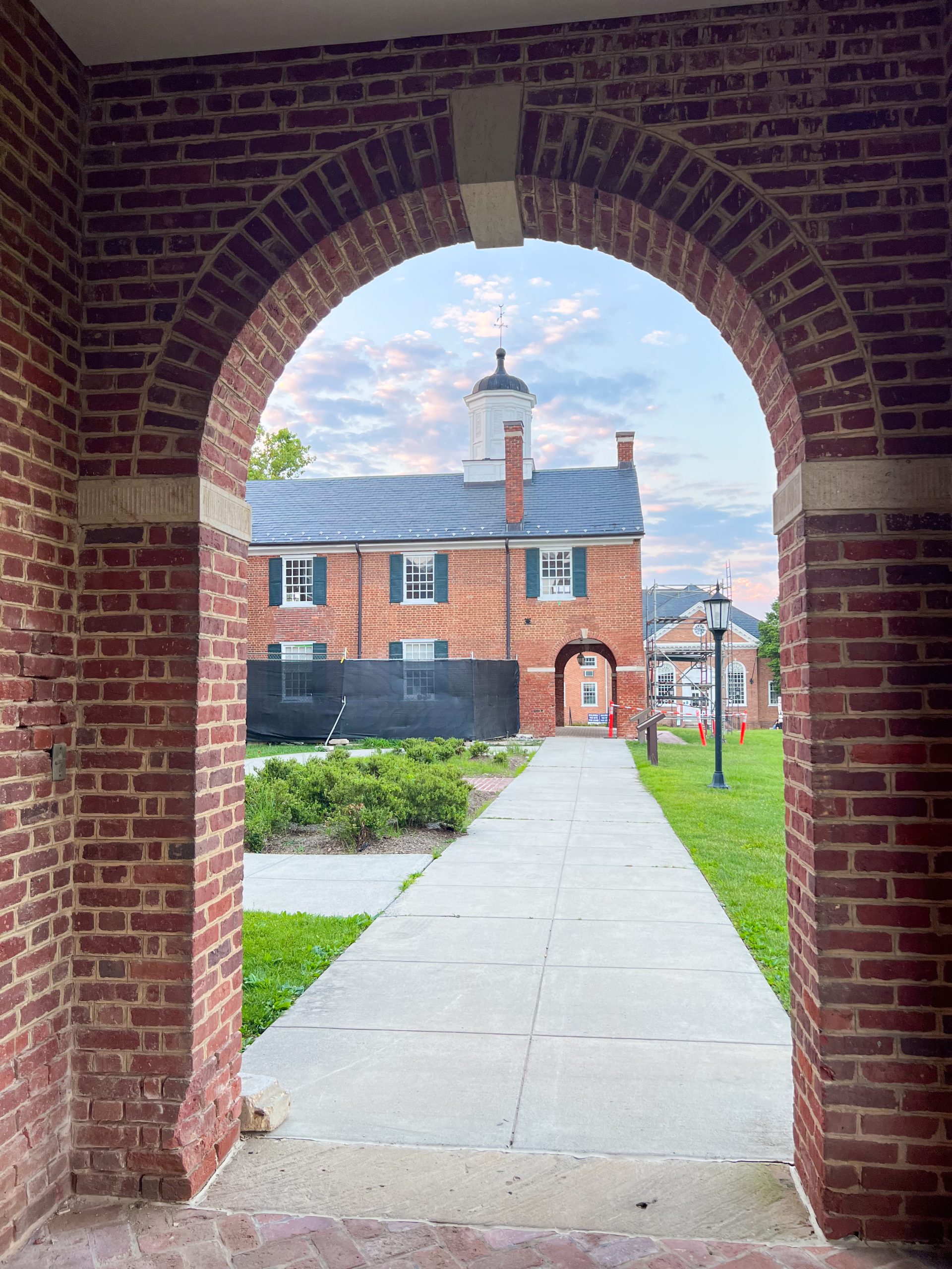 Old Fairfax Courthouse seen through archway